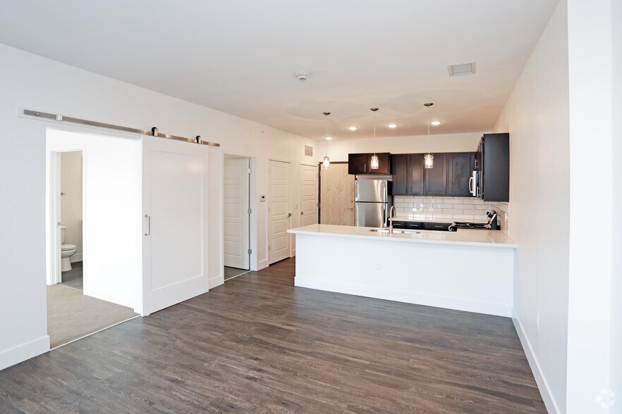 More Photos Of 1415 Cuming St NE, Omaha Apartments For Lease