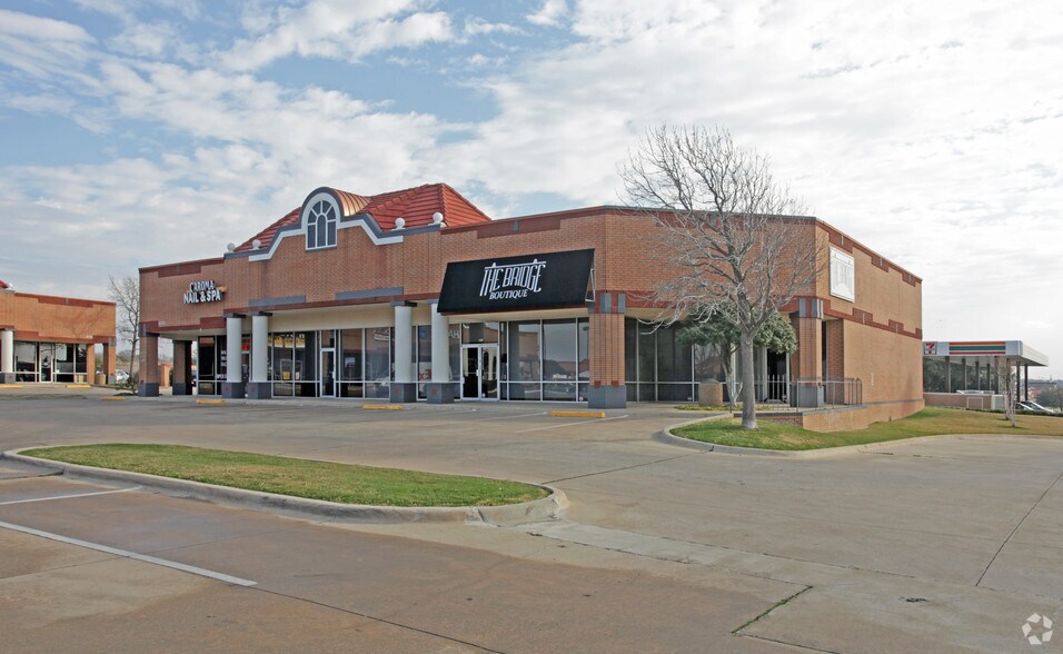 More Photos Of 9108-9124 Camp Bowie Blvd W, Fort Worth Unknown For Lease