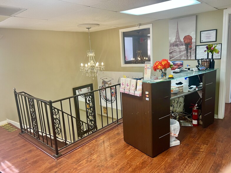 More Photos Of 5519 Hanley Rd, Tampa Storefront Retail Office For Sale