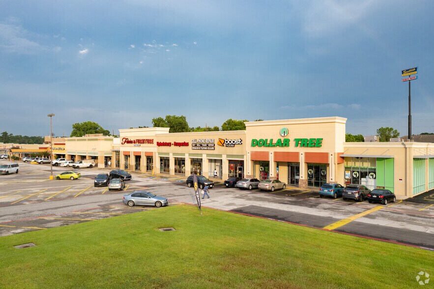 More Photos Of 2119-2227 Cypress Creek Pky, Houston General Retail For Lease
