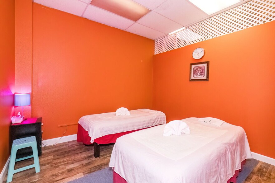 More Photos Of 3721 Kitsap Way, Bremerton Office For Lease