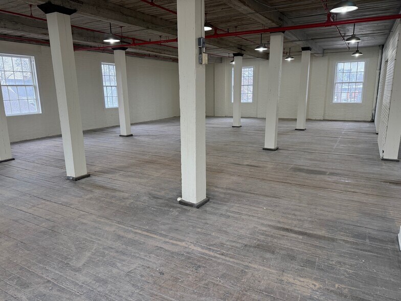 More Photos Of 30 Clark St, East Hartford Warehouse For Lease