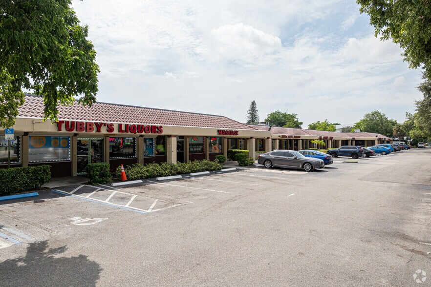 More Photos Of 8106-8186 N University Dr, Tamarac Freestanding For Lease
