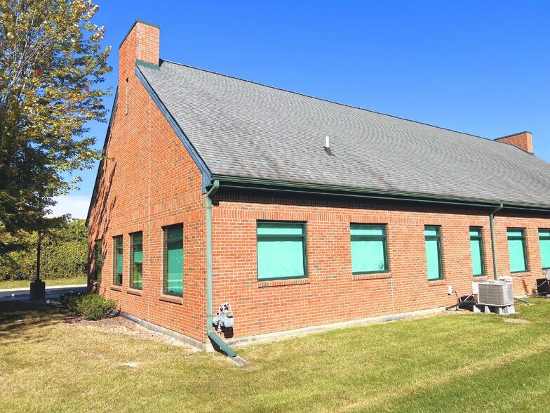 More Photos Of 1301-1307 S Main St, Chelsea Office For Sale