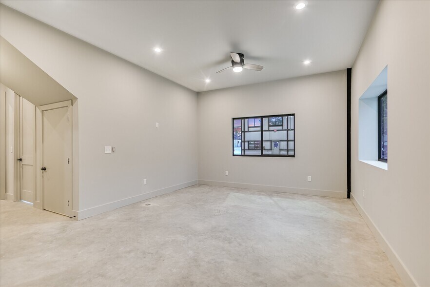 More Photos Of 15210 Fitzhugh Rd, Austin Warehouse For Sale