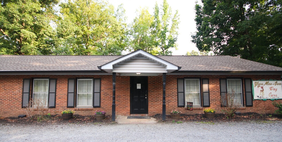 Primary Photo Of 816 Congress St N, York Daycare Center For Sale