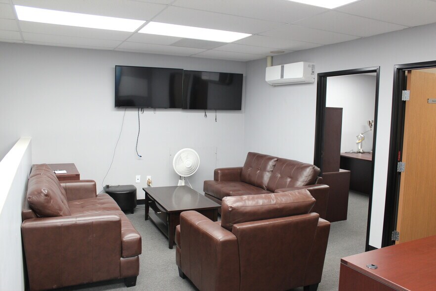 More Photos Of 7133 Telegraph Rd, Montebello Warehouse For Lease