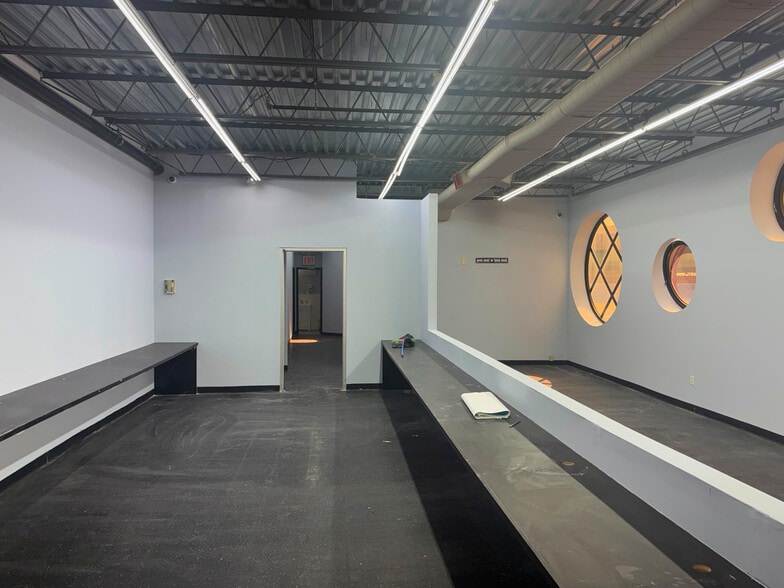 More Photos Of 250 Jackson Ave, Bronx Storefront Retail Office For Lease