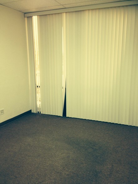 More Photos Of 1700 E Desert Inn Rd, Las Vegas Office Residential For Lease