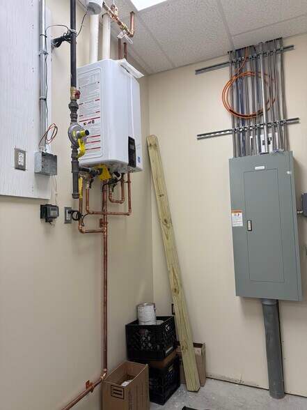 More Photos Of 900 Eisenhower Blvd, Harrisburg Storefront For Lease