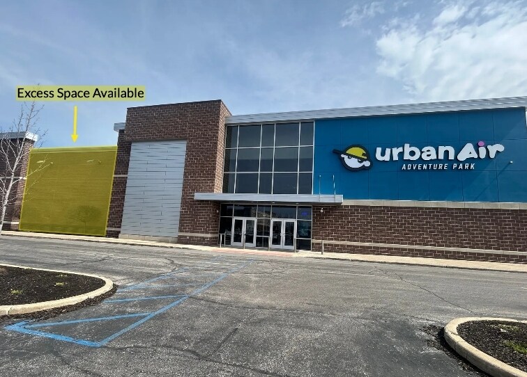 More Photos Of 300-610 Porters Vale Blvd, Valparaiso Storefront For Lease
