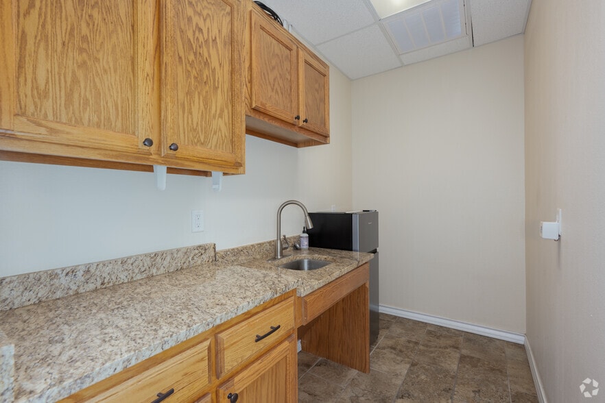 More Photos Of 10800 State Highway 191, Midland Manufacturing For Lease