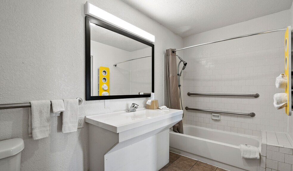 More Photos Of 15725 Bammel Village Dr, Houston Hotel For Sale