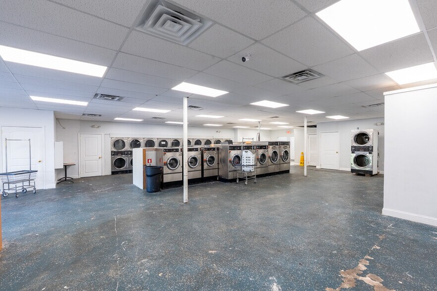 More Photos Of 5428 Cleveland Rd, Jacksonville Supermarket For Sale