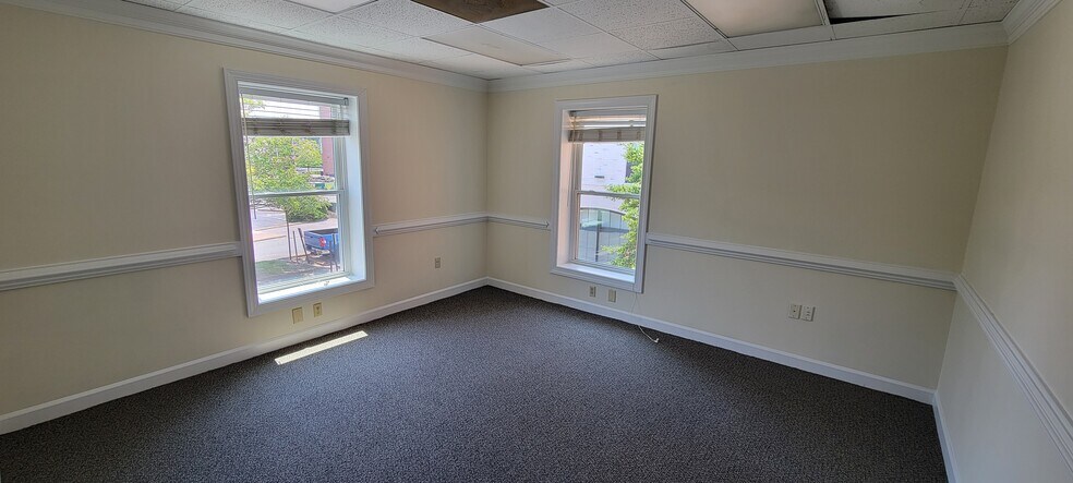 More Photos Of 7 W Queens Way, Hampton Medical For Sale