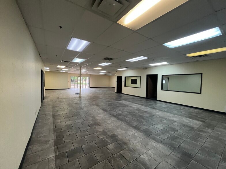 More Photos Of 4220-4232 Charter Ave, Oklahoma City Warehouse For Lease