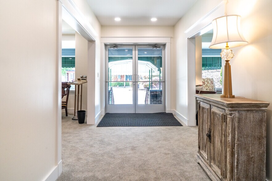 More Photos Of 2860 Perrysville Ave, Pittsburgh Funeral Home For Sale