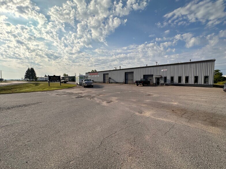 More Photos Of 3945 S Blue Star Dr, Traverse City Service For Lease