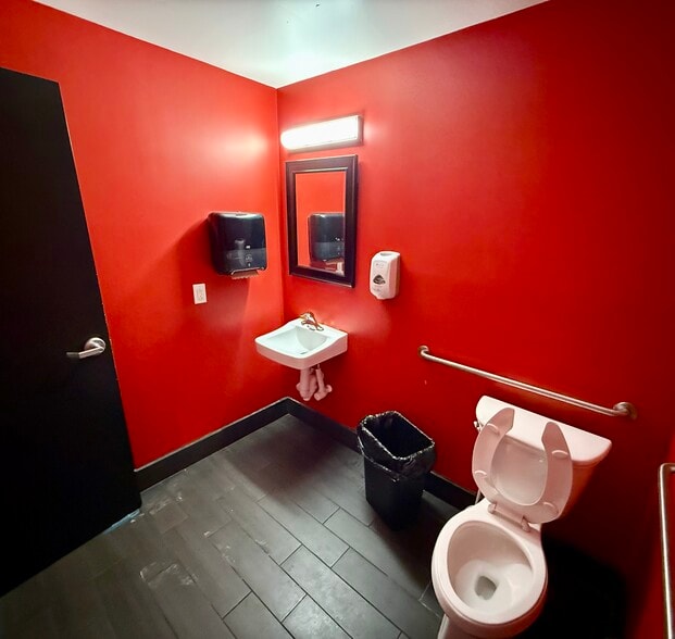 More Photos Of 11657 Lakeridge Pky, Ashland Storefront Retail Office For Lease