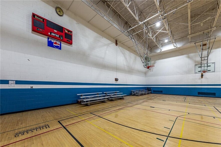 More Photos Of 315 S 6th St, Saint Joseph Sports And Entertainment For Lease