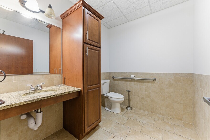 More Photos Of 24 Elise St, Westfield Flex For Lease