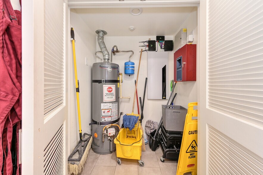 More Photos Of 27 S Main St, Colfax Storefront For Lease