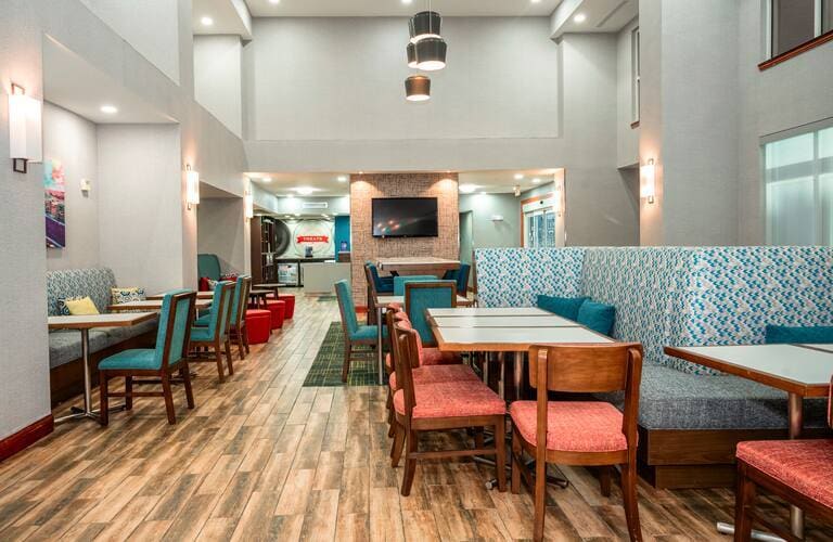 More Photos Of 2700 Green Oaks Rd, Fort Worth Hotel For Sale