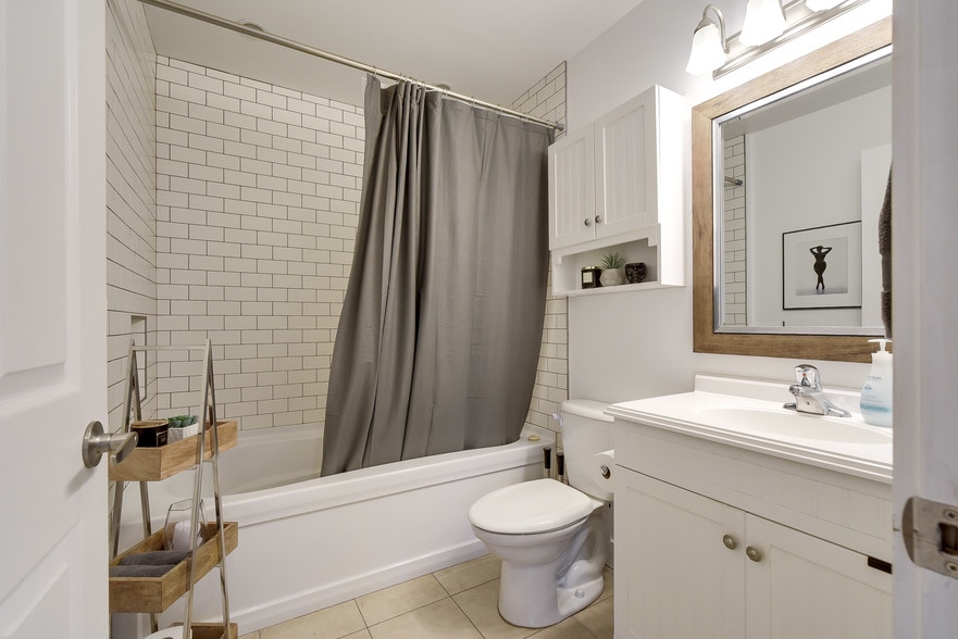 More Photos Of 9103 Glover Rd, Langley Storefront Retail Residential For Lease