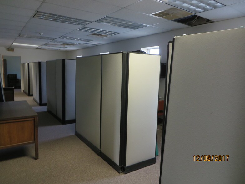 More Photos Of 700 W Metro Park, Rochester Coworking Space