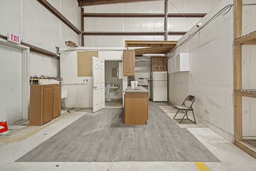 More Photos Of 105 E Davis Industrial Dr, Saint Augustine Warehouse For Lease