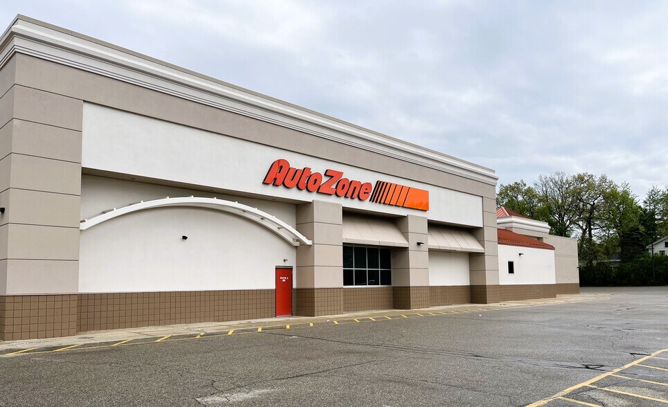 More Photos Of 1100 SW 28th St, Wyoming Unknown For Lease