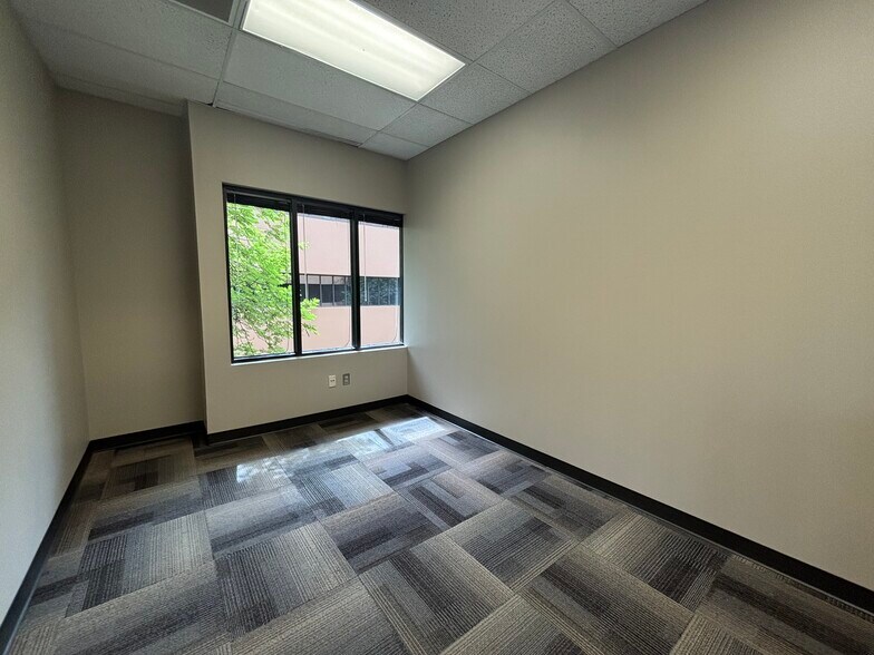 More Photos Of 3900 Arctic Blvd, Anchorage Office For Sale