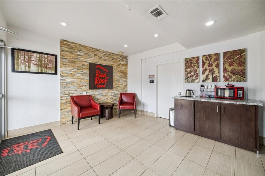 More Photos Of 16884 Northwest Fwy, Houston Hotel For Sale