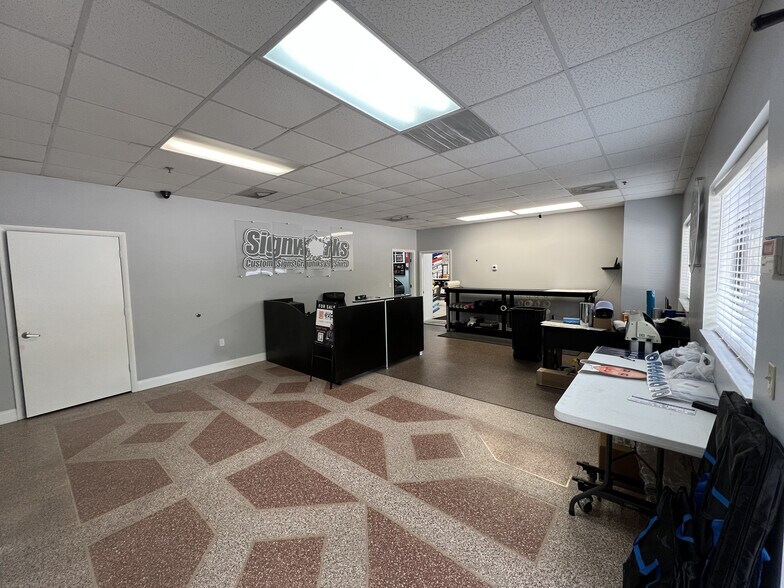 More Photos Of 550 Kane Ct, Oviedo Warehouse For Lease