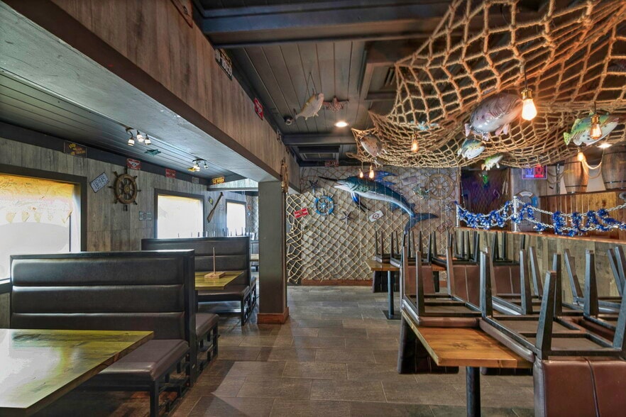 More Photos Of 2901 Tyrone Blvd, Saint Petersburg Restaurant For Sale