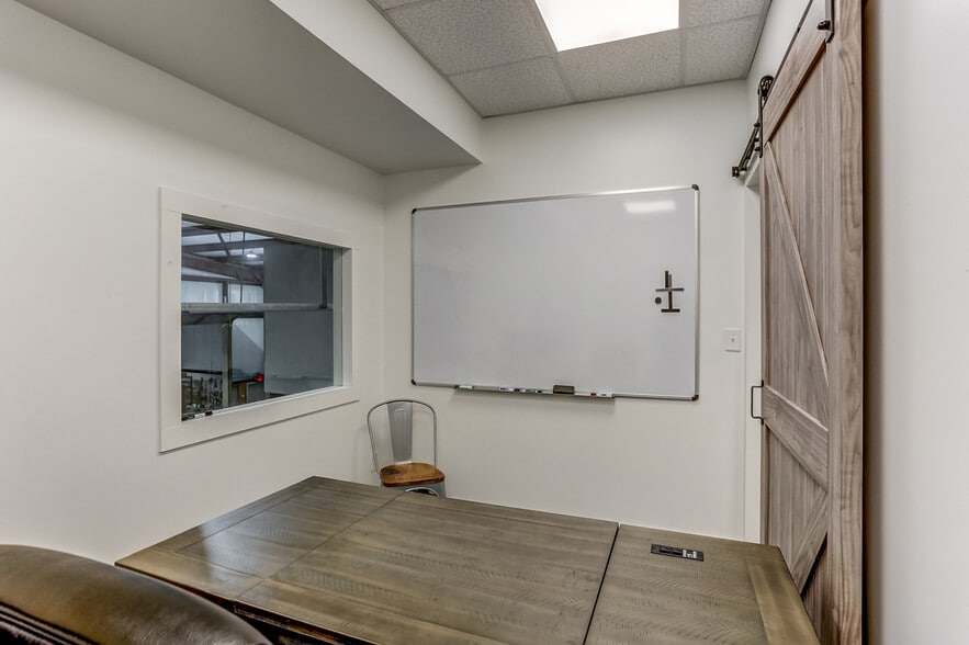 More Photos Of 222 Quality Dr, Byhalia Warehouse For Lease