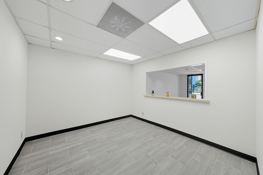 More Photos Of 4909 Main St, Houston Medical For Lease