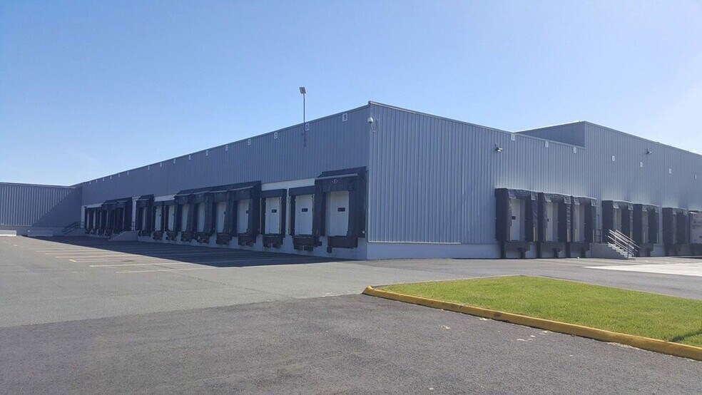 More Photos Of 1 Market Cir, Windsor Distribution For Lease