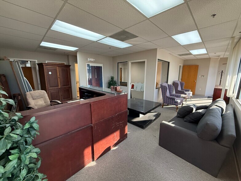 More Photos Of 12635-12651 Hemlock St, Overland Park Showroom For Sale
