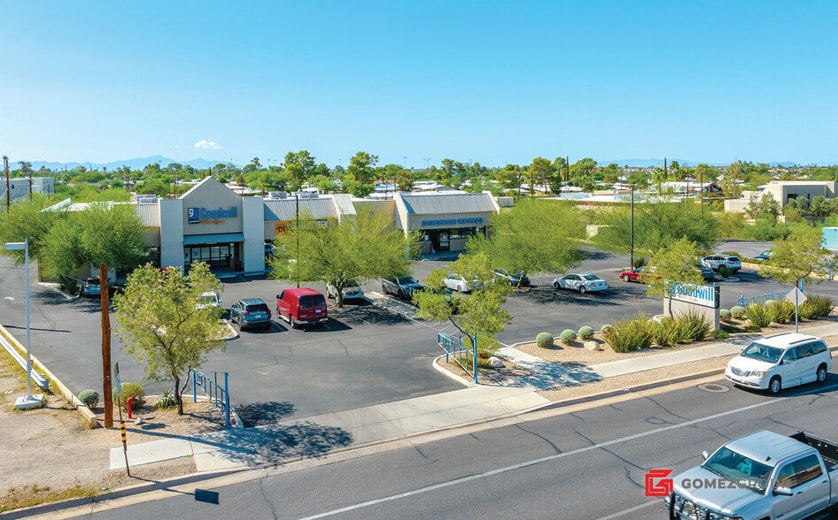More Photos Of 8358 E Broadway Blvd, Tucson Freestanding For Sale