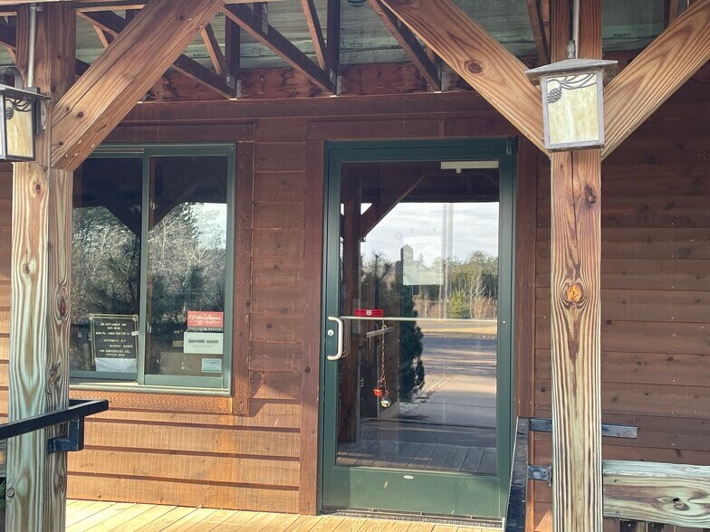 More Photos Of 16288 W Stress Rd, Hayward Showroom For Sale