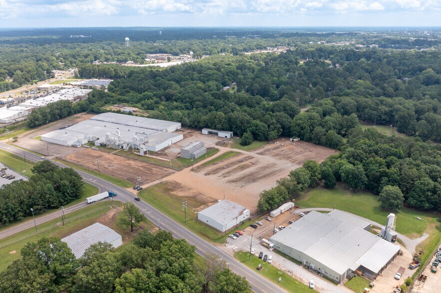 More Photos Of 203 Industrial Park Rd, Starkville Manufacturing For Lease