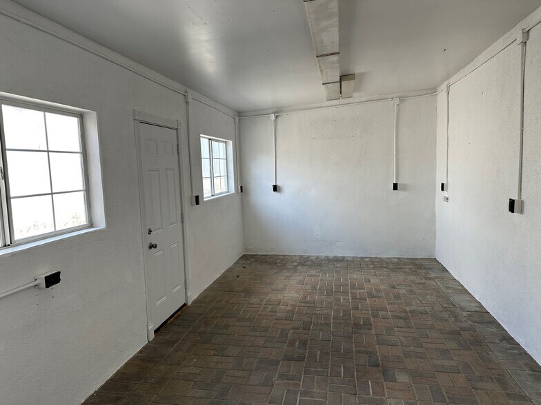 More Photos Of 4641 Telegraph Rd, Los Angeles Manufacturing For Sale