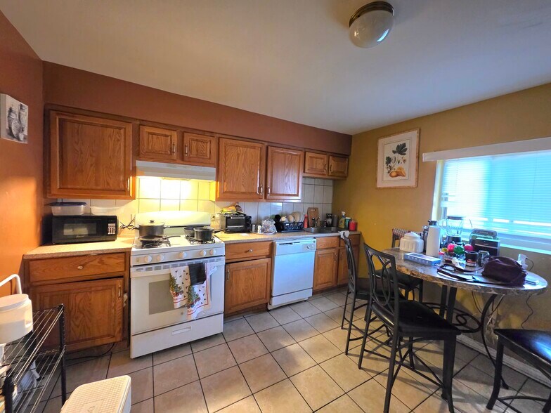 More Photos Of 7815 S Kedzie Ave, Chicago Storefront Retail Residential For Sale