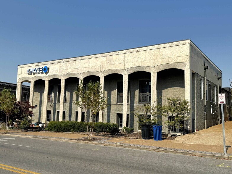 More Photos Of 75 W Lockwood Ave, Webster Groves Loft Creative Space For Lease