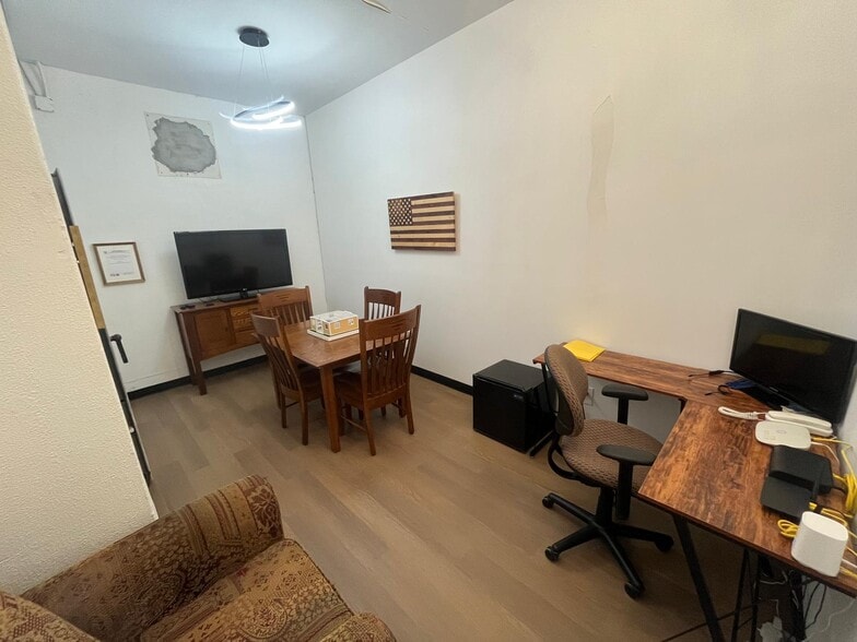 More Photos Of 47 S Ingold Ave, Garland Storefront Retail Office For Sale