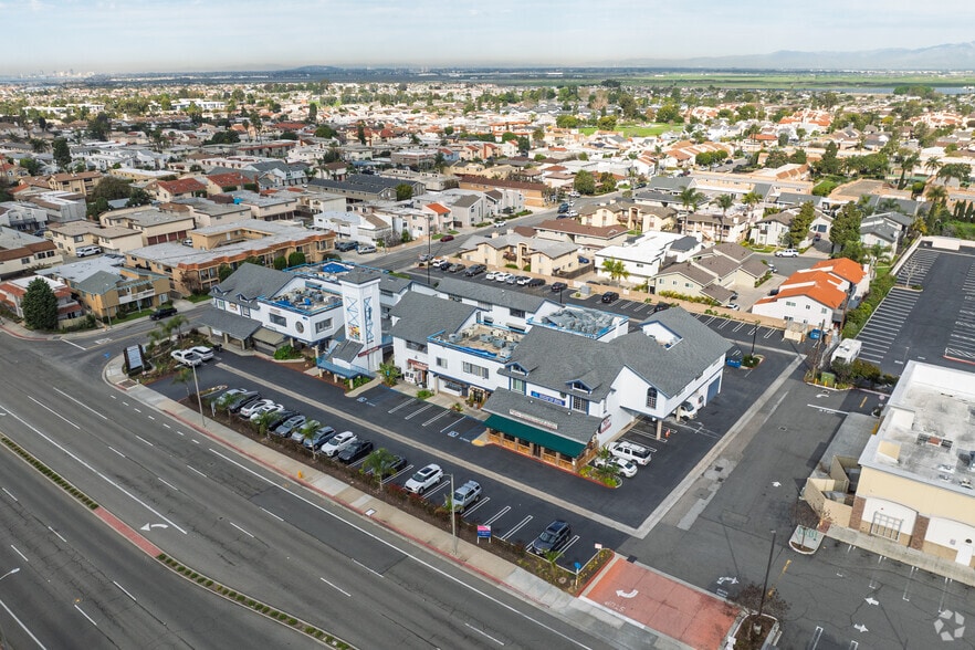 More Photos Of 4911 Warner Ave, Huntington Beach General Retail For Lease