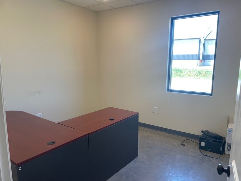More Photos Of 1080 International Blvd, Clarksville Industrial For Lease