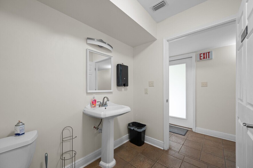 More Photos Of 7555 Half Mile Rd, Irvington Service For Sale