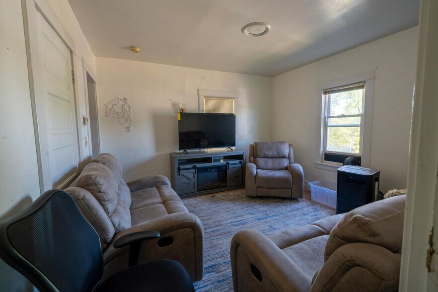 More Photos Of 507 W Wisconsin St, Sparta Flex For Sale